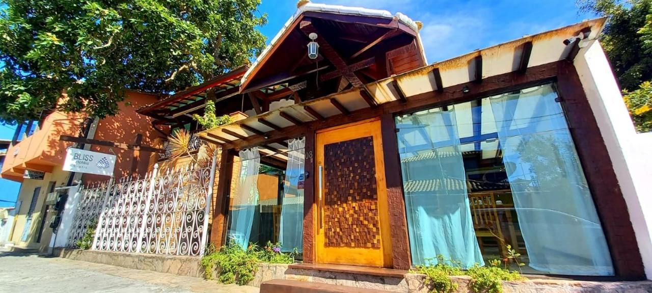 Bliss Hoteis Centro Armacao dos Buzios Bagian luar foto The entrance to the house