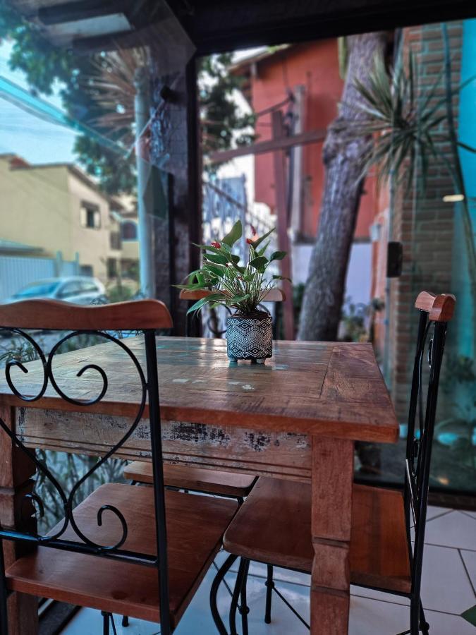 Bliss Hoteis Centro Armacao dos Buzios Bagian luar foto A table and chair